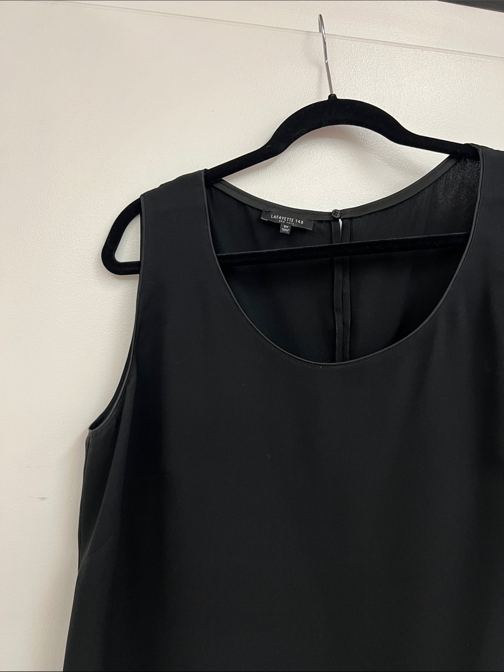 Lafayette 148 New York Black Sleeveless Scoop Neck Tank Top Shirt 100% Silk